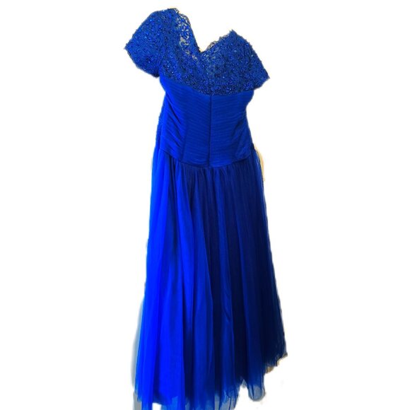 STACEE'S gorgeous formal gown - Picture 3 of 11